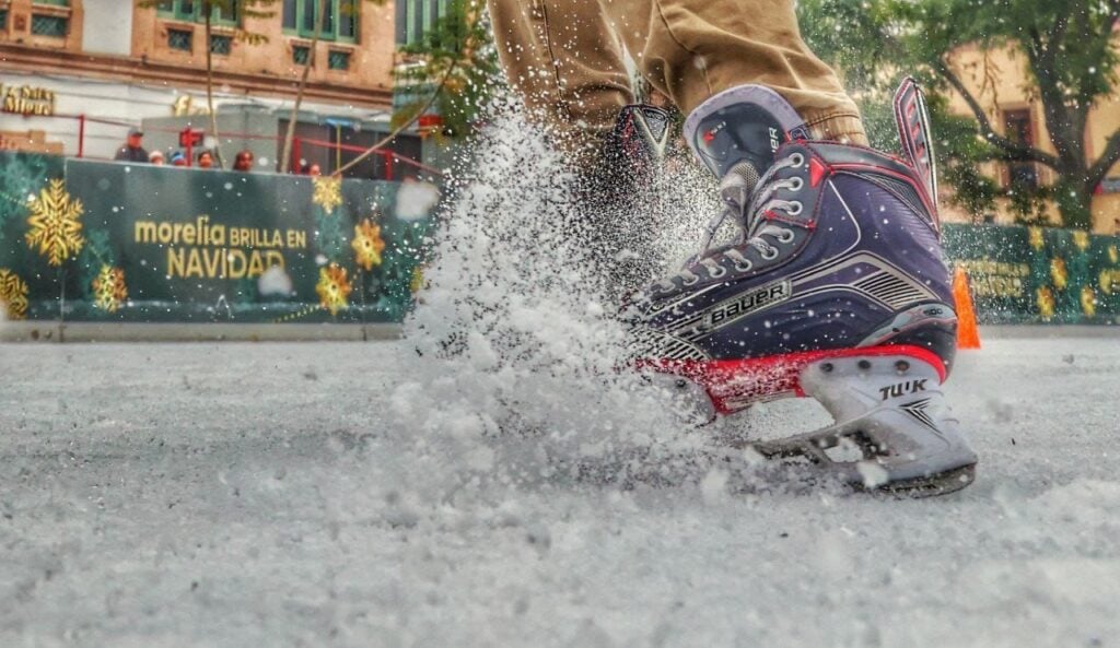 Anuncia Alfonso Martínez que pista de hielo del Centro se mantiene hasta el 7 de enero•